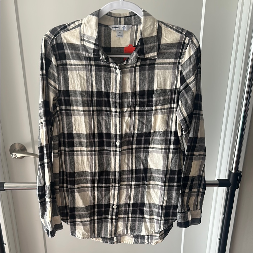 Old Navy Black and White Casual Button Down Shirt
